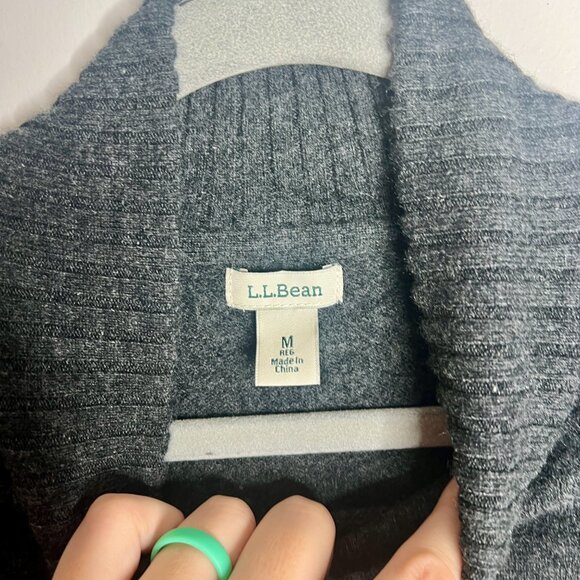 L.L. Bean 100% Cashmere Charcoal Gray Lightweight Fuzzy Mock Neck Sweater Sz M - Picture 2 of 4